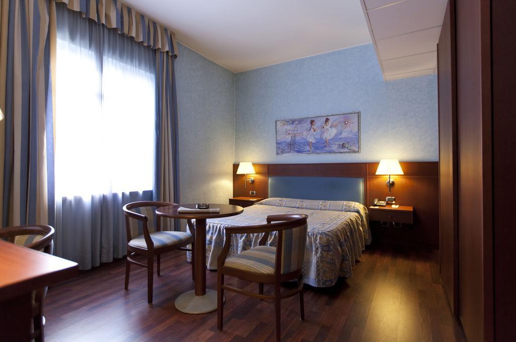 Palace Hotel Moderno Pordenone Room photo
